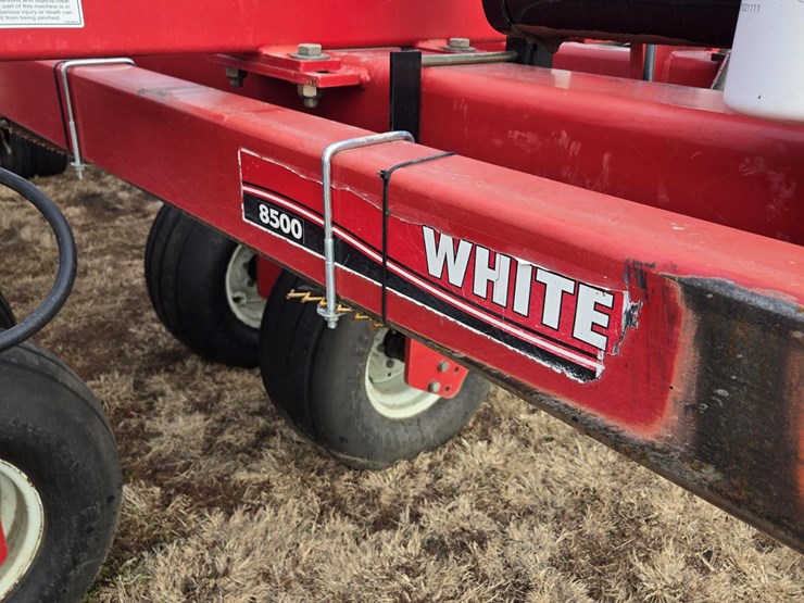 2006-white-8516-image-3