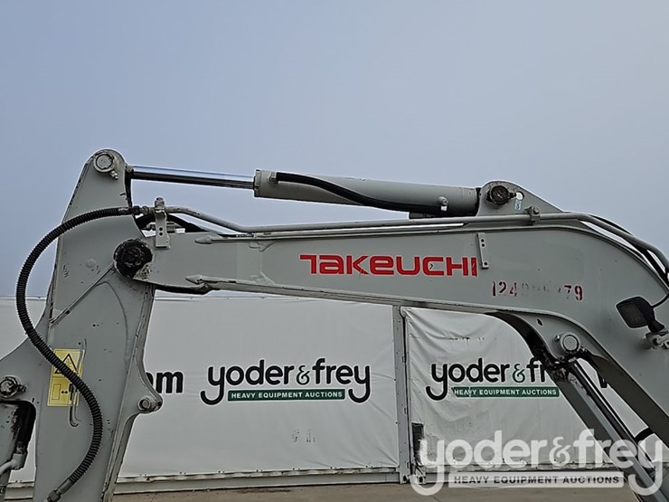 2020-takeuchi-tb240-image-18