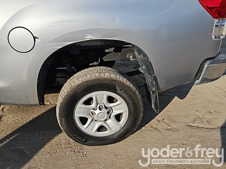 2013-toyota-tundra-image-12