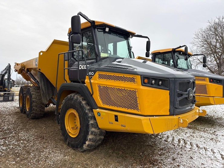 2024-deere-260p-image-2