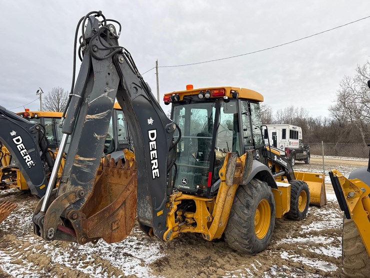 2022-john-deere-310-image-3