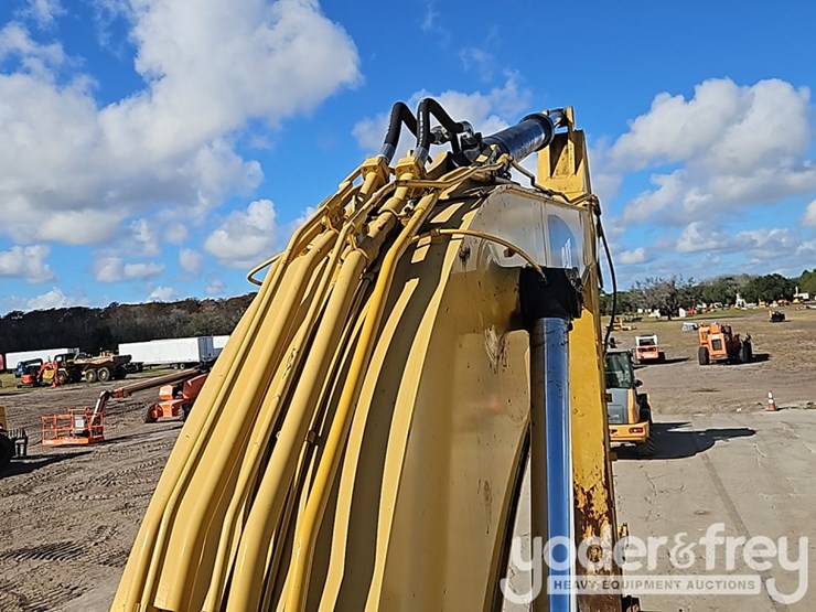 2017-caterpillar-330fl-image-18