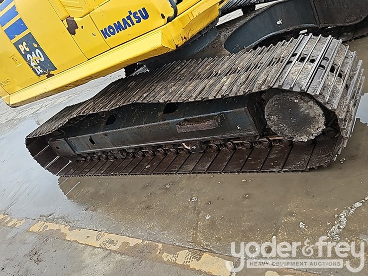 2021-komatsu-pc210-lc-11-image-13