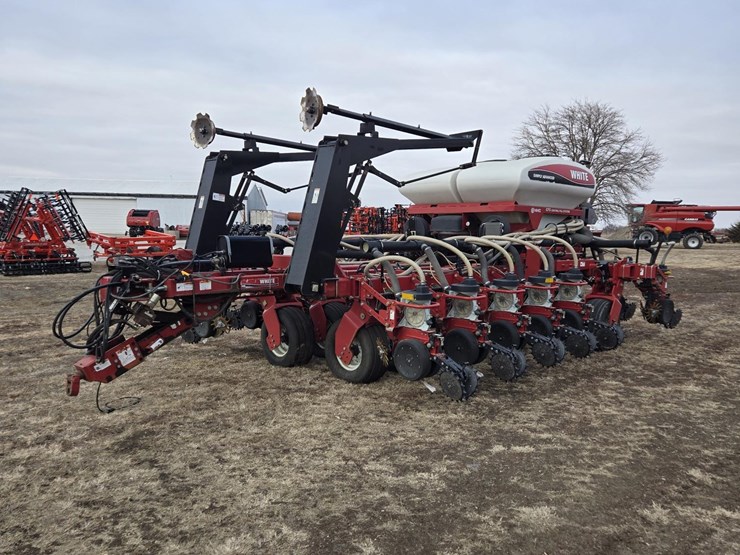 2006-white-8516-image-4