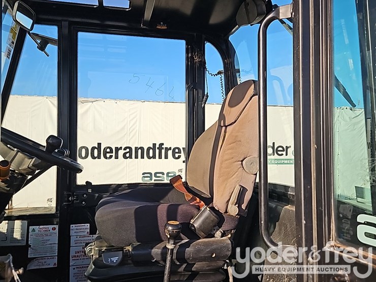 2016-jcb-926-image-28