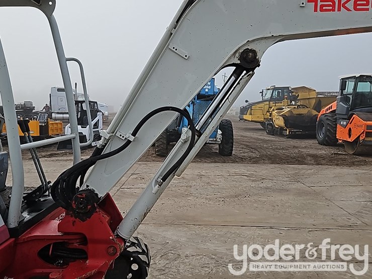 2020-takeuchi-tb240-image-14