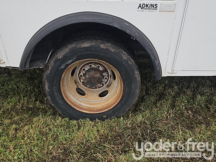 2016-ford-f550-image-8