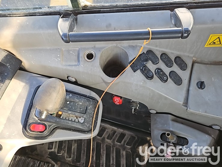 2015-komatsu-hm400-image-33