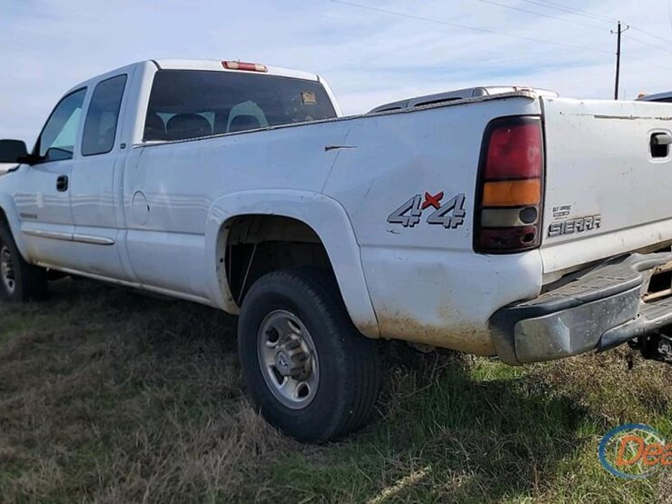 2003-gmc-2500hd-image-9