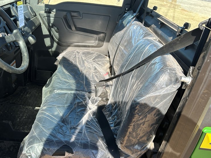 2024-john-deere-xuv-845r-image-13