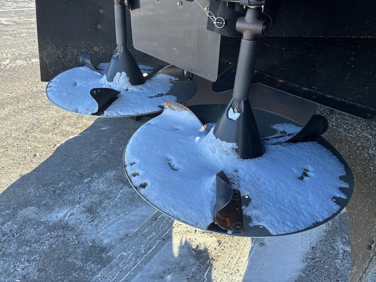 2010-case-ih-6088-image-59