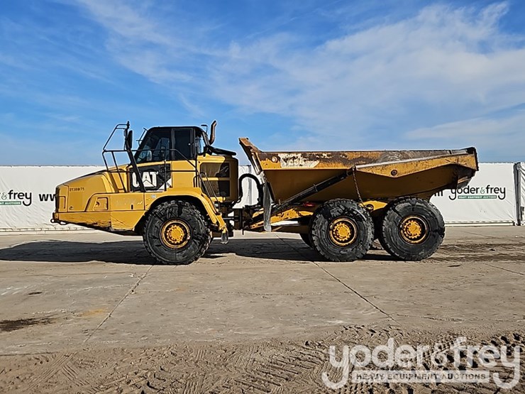 2016-caterpillar-725c2-image-3