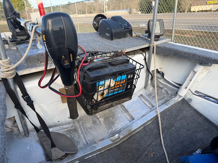 #27-•-#5193-•-12’-welded-aluminum-boat-with-johnson-50vro-motor-and-minn-kota-trolling-motor-on-trailer-image-5