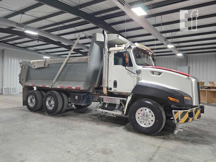 2013-caterpillar-ct660s-image-2