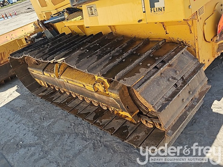 2017-deere-700k-lgp-image-24