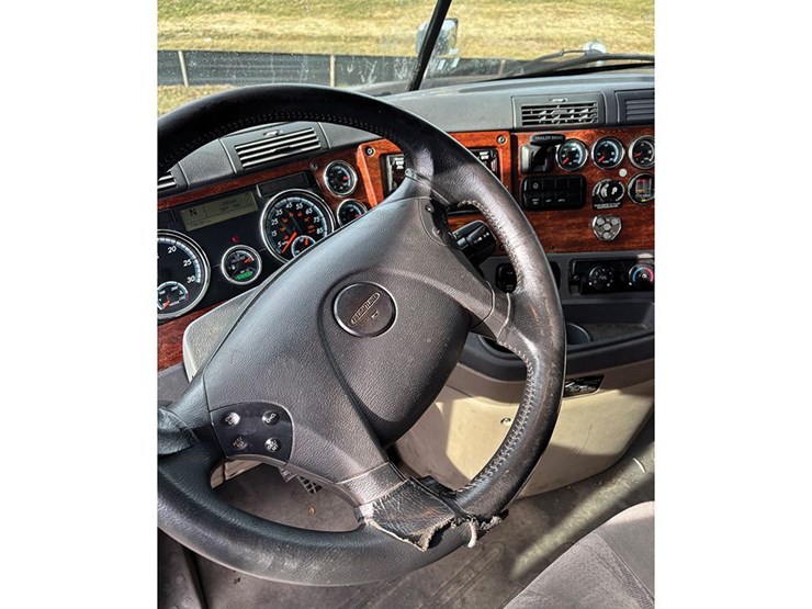 2019-freightliner-cascadia-125-image-5