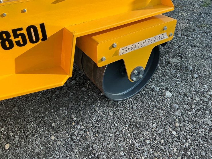 #1252-•-unused-future-ft850-ride-on-road-roller-image-12