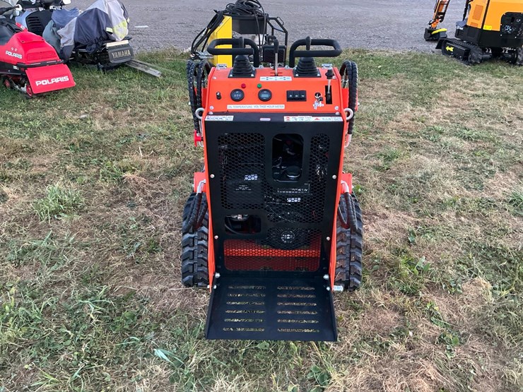 #1019-•-unused-future-ft36c-skid-steer-loader*-image-5