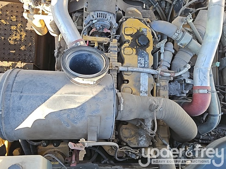 2016-caterpillar-725c2-image-29