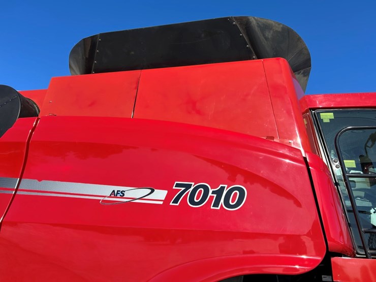 2007-case-ih-7010-image-11