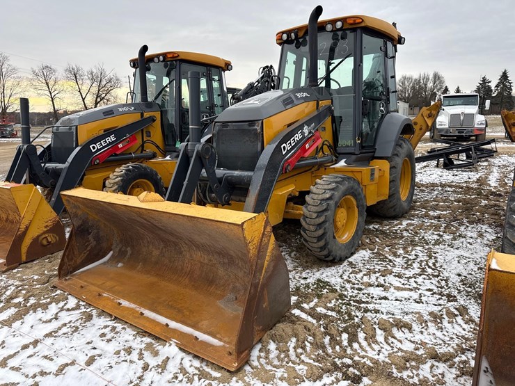 2022-john-deere-310-image-1