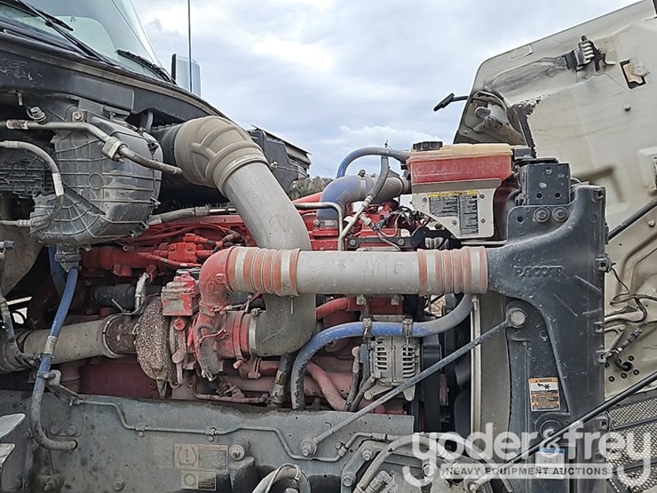 2021-peterbilt-567-image-24