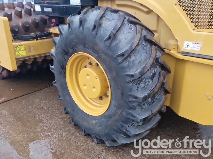 2011-caterpillar-cp64-image-16