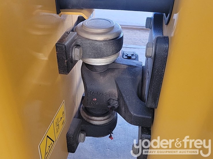 2025-caterpillar-cb4.0-image-28