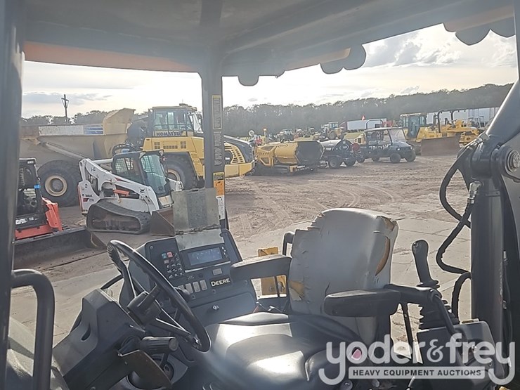 2017-deere-310sl-image-39