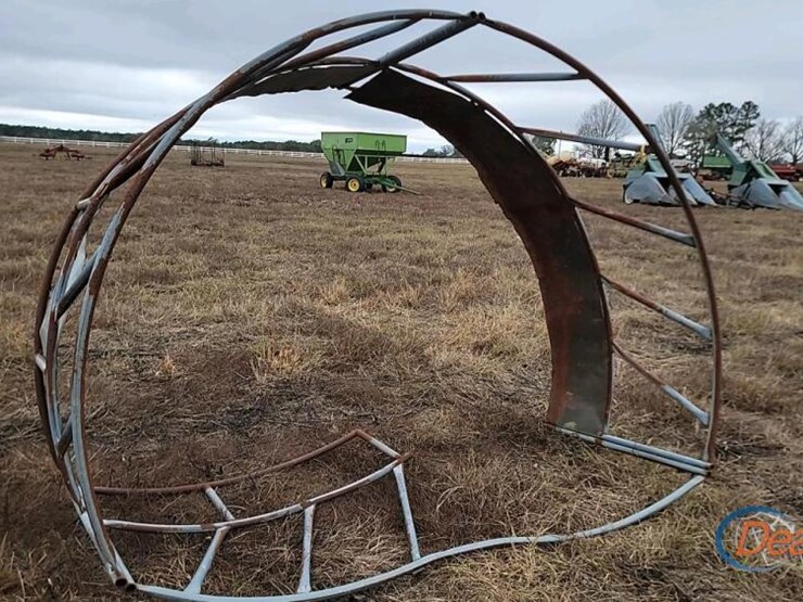 hay-ring:-bent-image-1