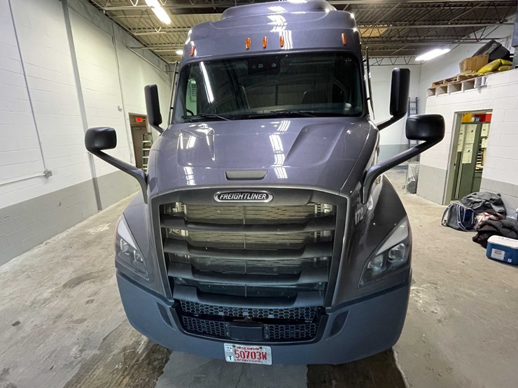 #6225-•-2021-freightliner-cascadia-semi-truck-(title-in-delay)-image-2