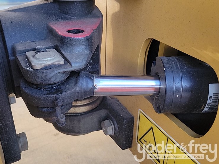 2025-caterpillar-cb4.0-image-26