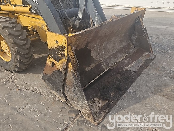 2017-deere-310sl-image-12