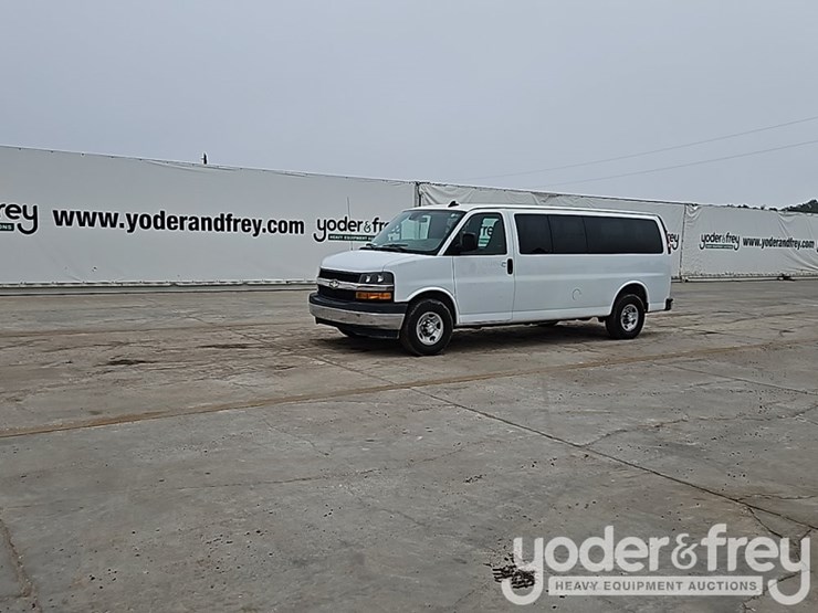 2019-chevrolet-3500-image-2