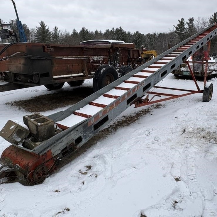 Owatonna 205 40' Bale Elevator