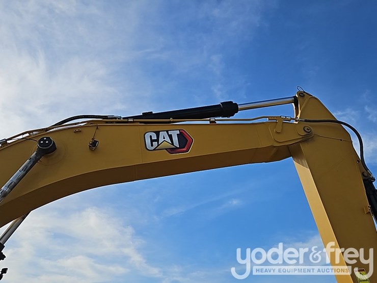 2019-caterpillar-352fl-image-18