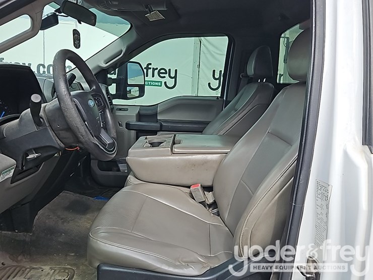 2017-ford-f550-image-19