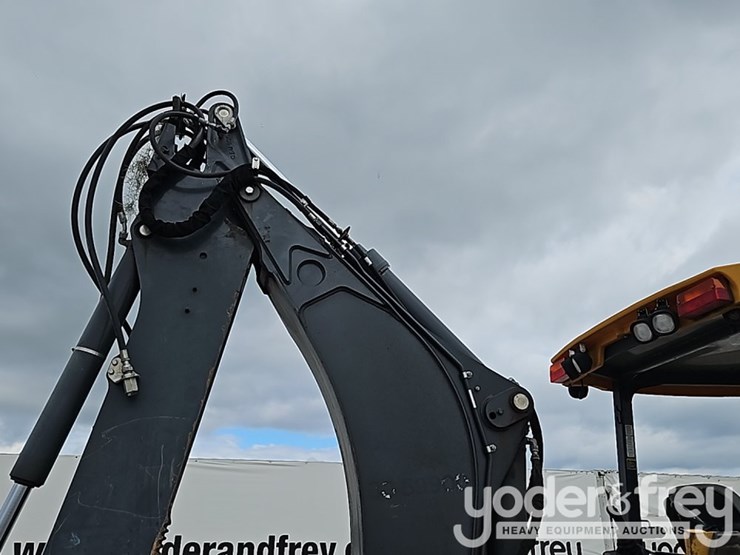 2015-deere-410l-image-24