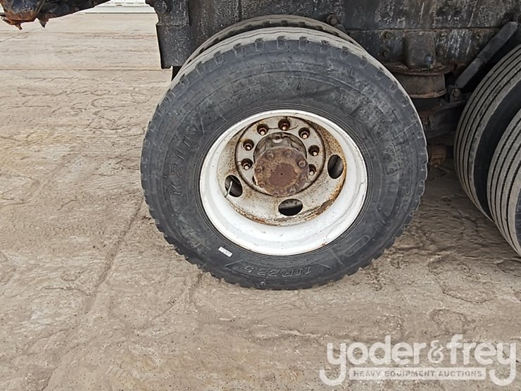 2009-kenworth-w900-image-15