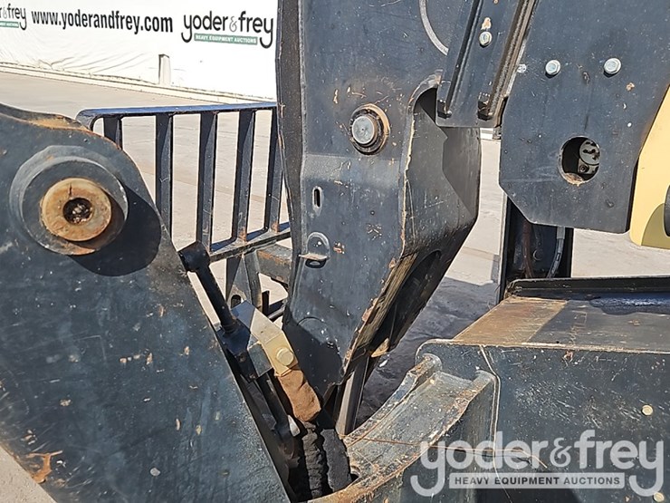 2016-jlg-1055-image-15