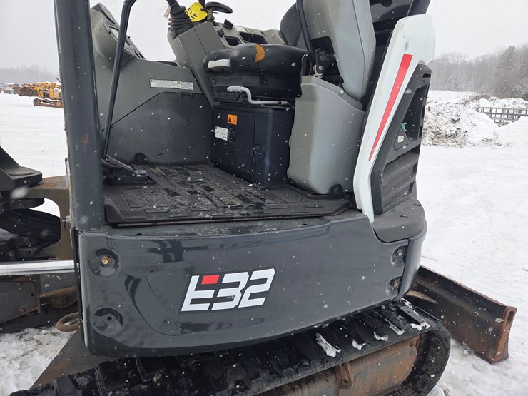 bobcat-e32-image-23