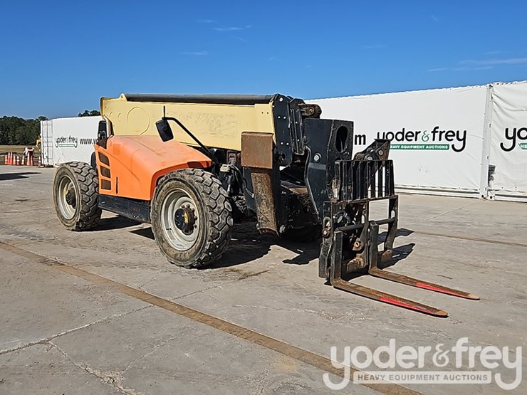 2016-jlg-1055-image-7