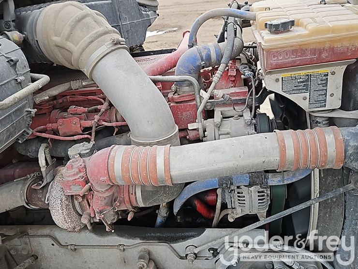 2021-peterbilt-567-image-23