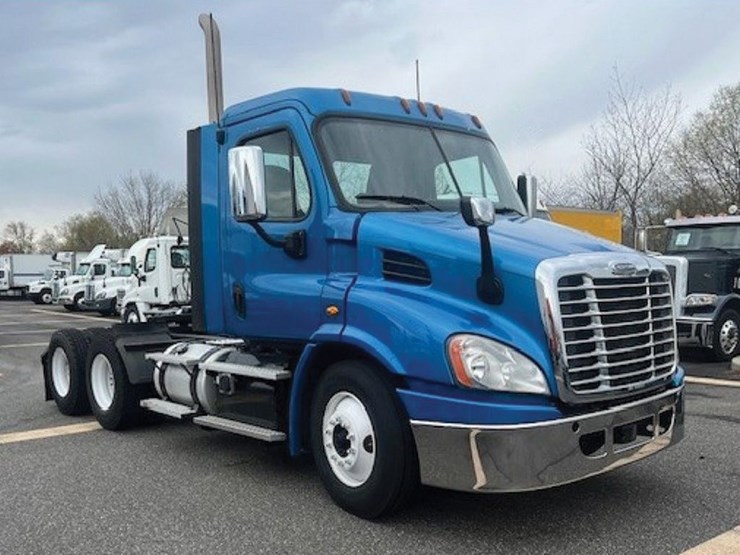 2018-freightliner-cascadia-113-image-1