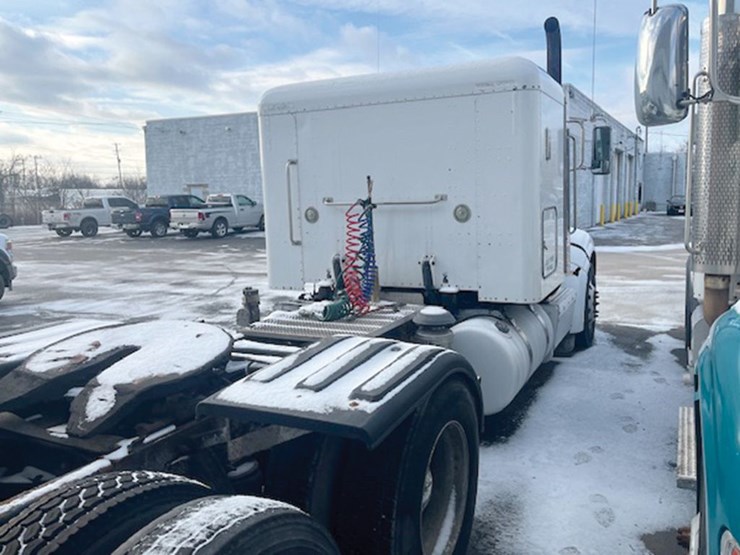 2014-peterbilt-386-image-2
