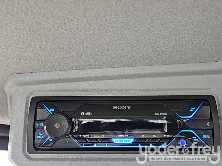 2023-caterpillar-908-image-28