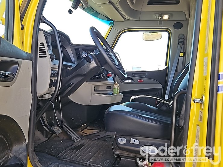 2024-peterbilt-579-image-27