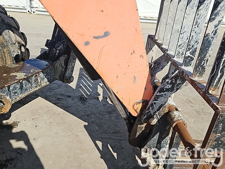 2013-sky-trak-10054-image-12