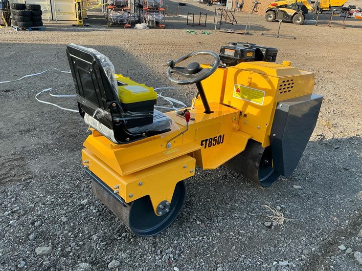 #1252-•-unused-future-ft850-ride-on-road-roller-image-5