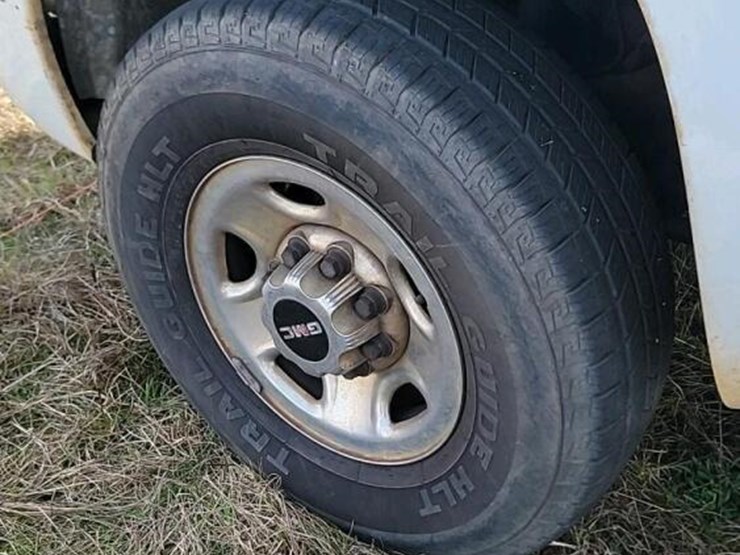 2003-gmc-2500hd-image-11